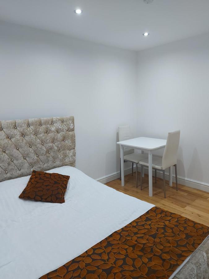 Apartment & Rooms In London Croydon Exterior photo